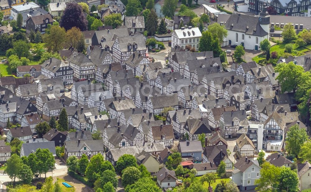 Aerial image Freudenberg - Built in timber construction downtown in Freudenberg in North Rhine-Westphalia. Called the historic center, known as Old Spots , is a monument of international importance