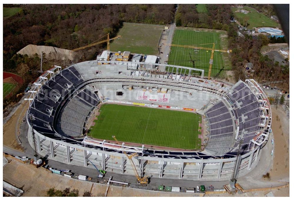 Frankfurt am Main from the bird's eye view: Umbau des Waldstdions Frankfurt Commerzbank-Arena (Eintracht Frankfurt)an der Mörfelder Landstraße 362 in 60528 in Frankfurt/ Main durch die Firma MAX BÖGL, Schüßler Plan (Projektsteuerung),