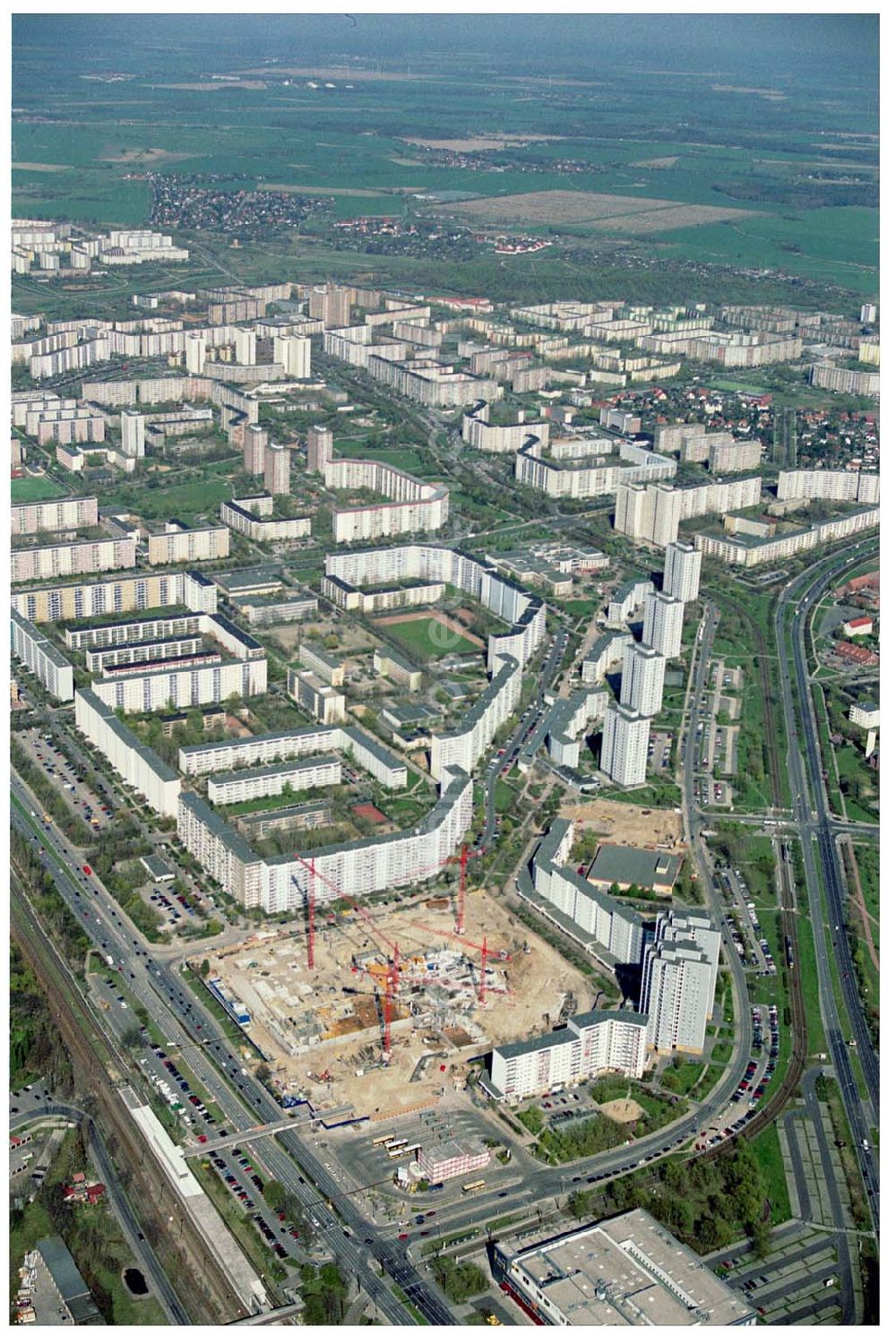 Berlin - Marzahn from the bird's eye view: 15.04.2004 Berlin - Marzahn / Bauarbeiten für das 150 Millionen Euro teure Eastgate - eines der größten und außergewöhnlichsten Einkaufs- und Erlebniszentren Berlins und Ostdeutschlands.Mit dem Eastgate erhält die Hauptstadt bis Herbst 2005 in zentraler Lage an der Hauptverkehrsachse Märkische Allee ein spektakuläres Tor zum Osten. Die Entwicklung, Generalplanung, Vermietung sowie das Langzeitmanagement des Eastgate liegen in den Händen der ECE Projektmanagement.