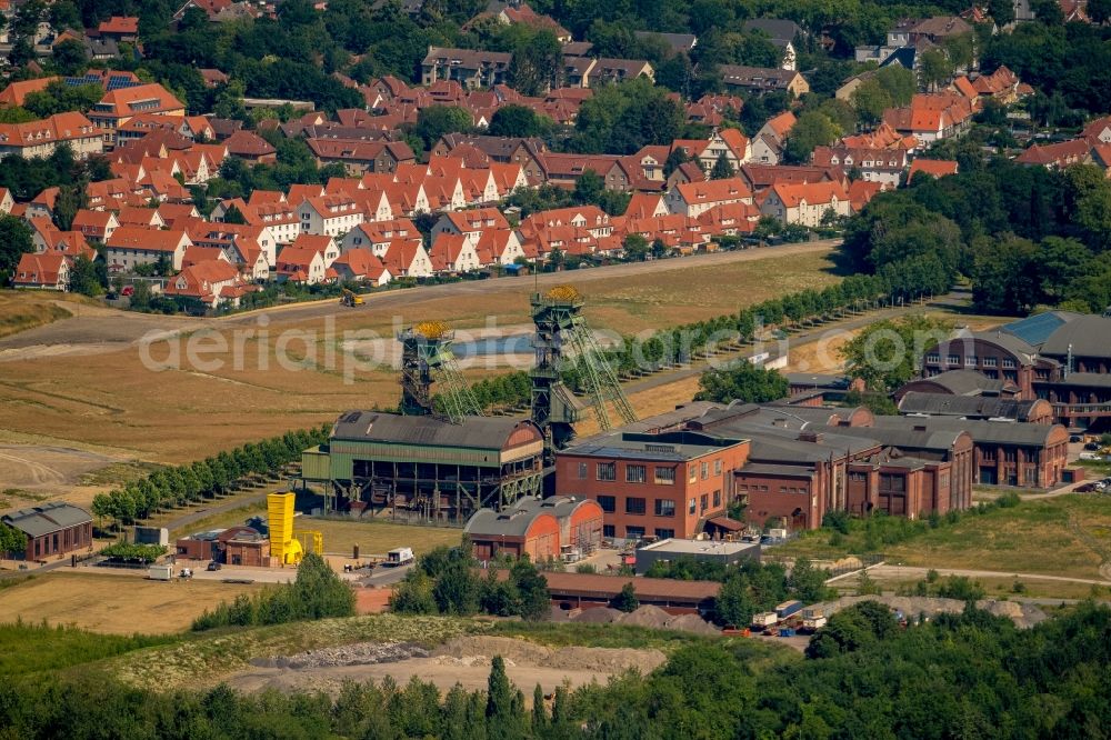 Aerial photograph Ahlen - Industrial monument of the technical plants and production halls of the premises of Zeche Westfalen in Ahlen in the state North Rhine-Westphalia, Germany