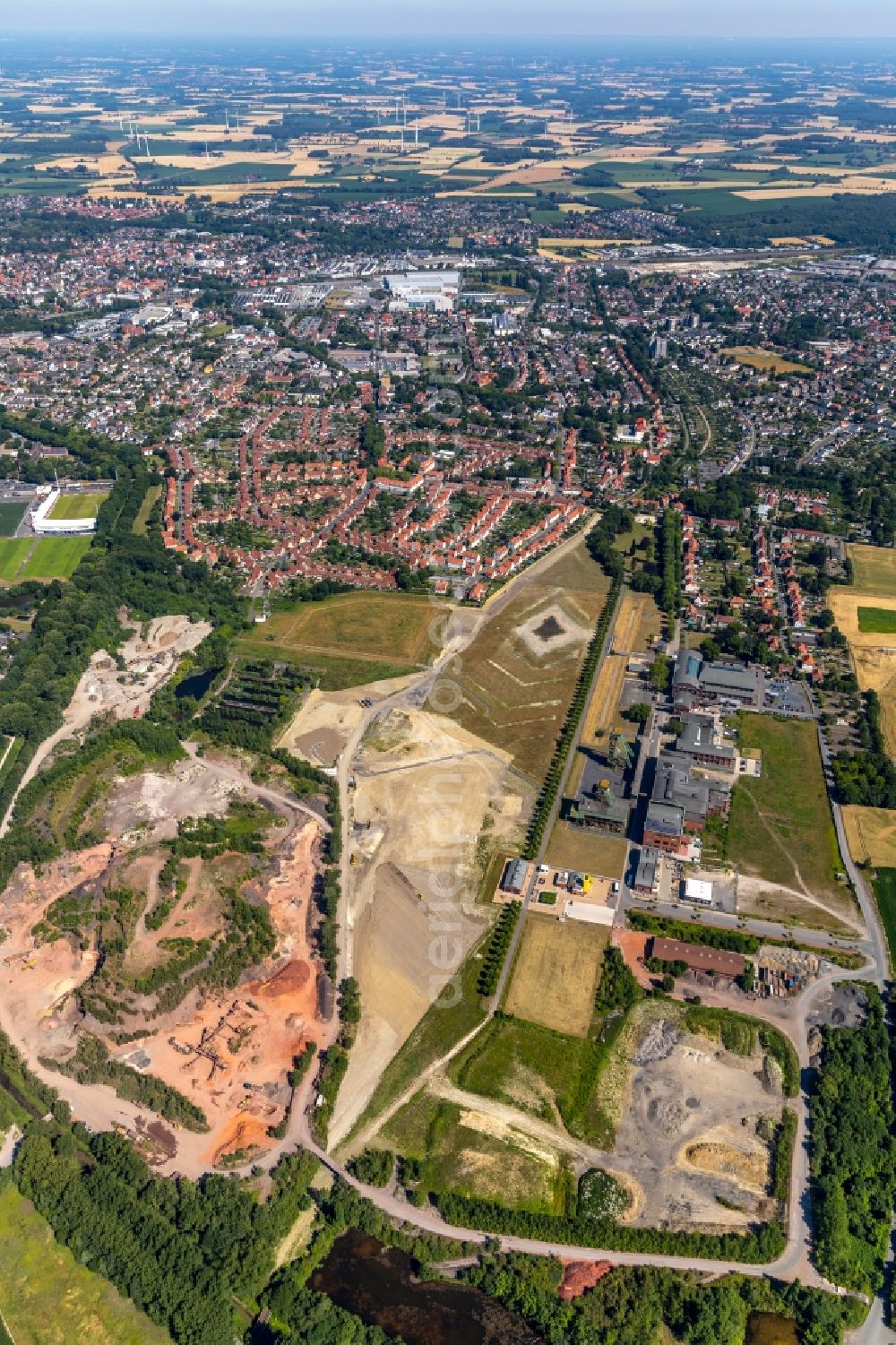 Aerial image Ahlen - Industrial monument of the technical plants and production halls of the premises of Zeche Westfalen in Ahlen in the state North Rhine-Westphalia, Germany