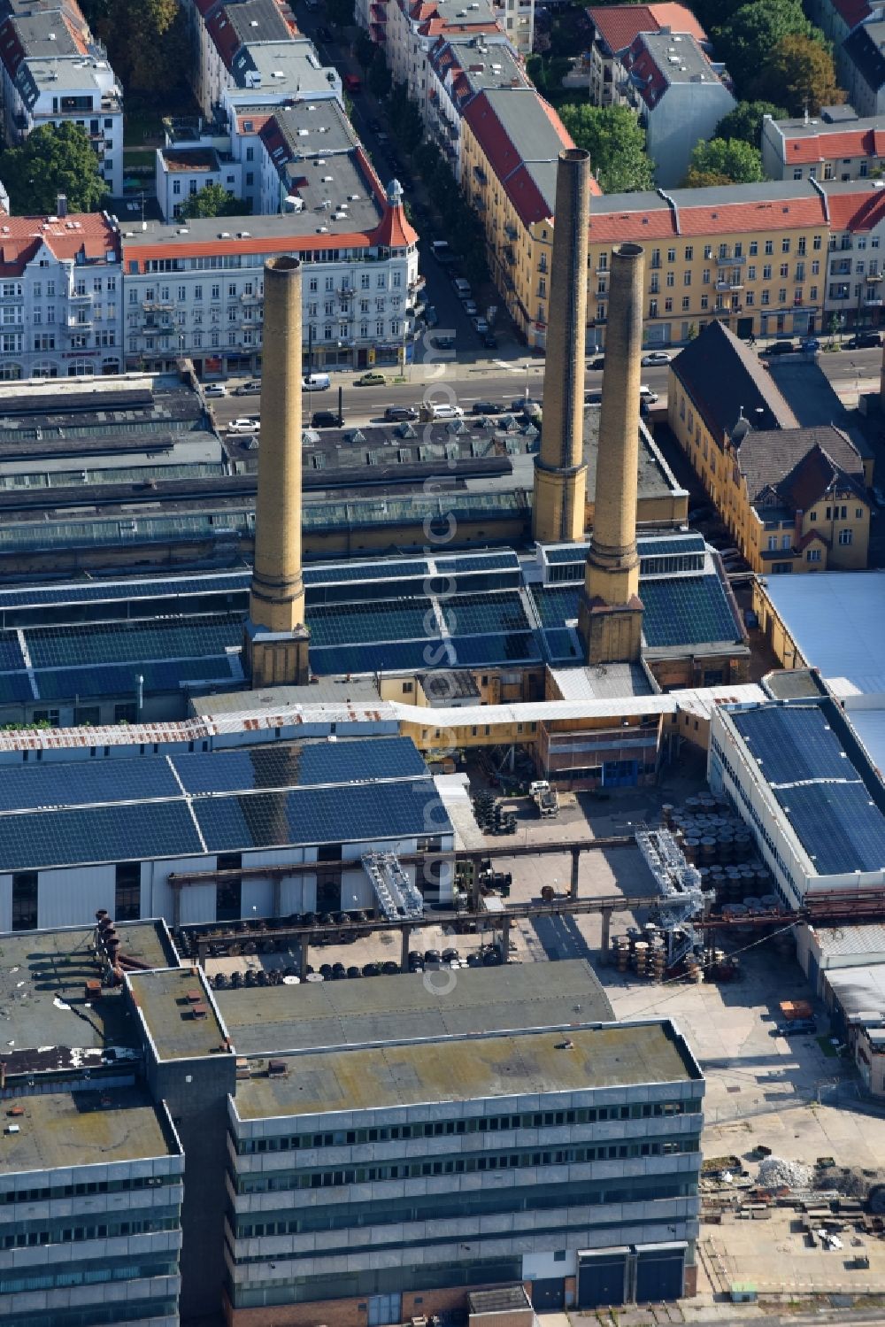 Aerial image Berlin - Industrial monument of the technical plants and production halls of the Kabelwerk Oberspree (KWO) with Solarflaechen on the roof on Wilhelminenhofstrasse in Berlin, Germany