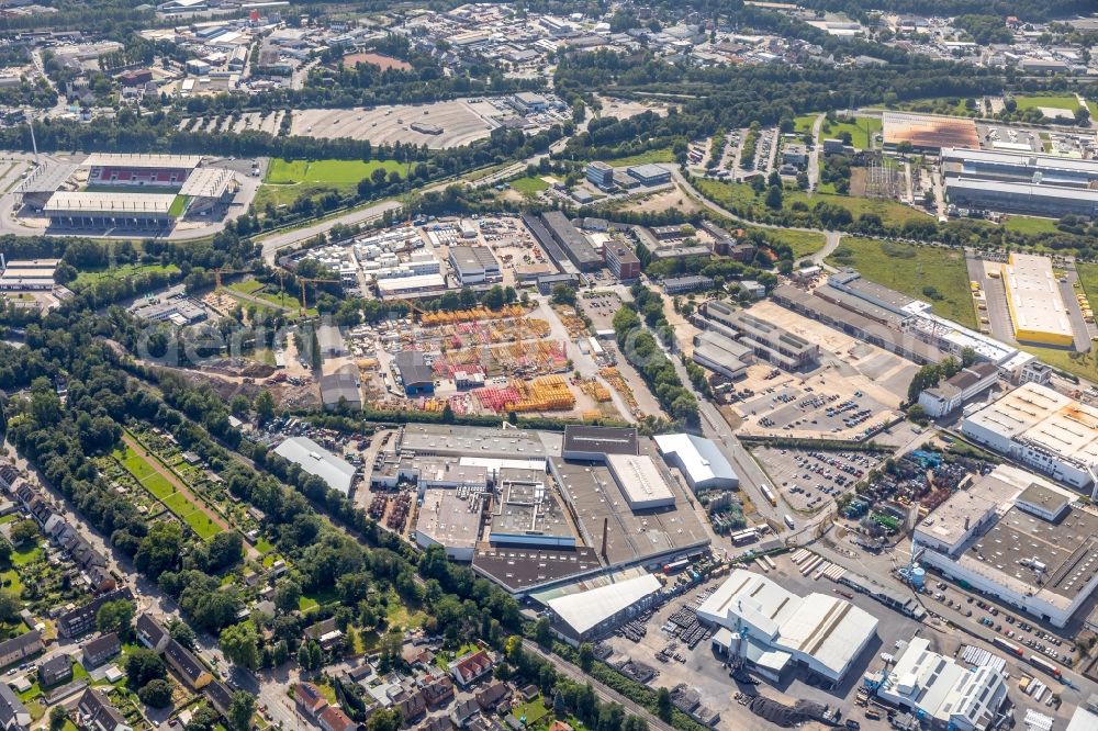 Bergeborbeck from the bird's eye view: Industrial and commercial area entlang dem Sulterkamp and of Hafenstrasse in Bergeborbeck in the state North Rhine-Westphalia, Germany