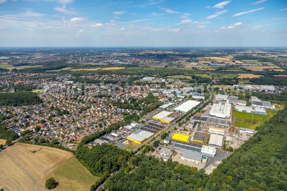 Aerial photograph Bergkamen - Industrial and commercial area along the Industriestrasse in Bergkamen in the state North Rhine-Westphalia, Germany