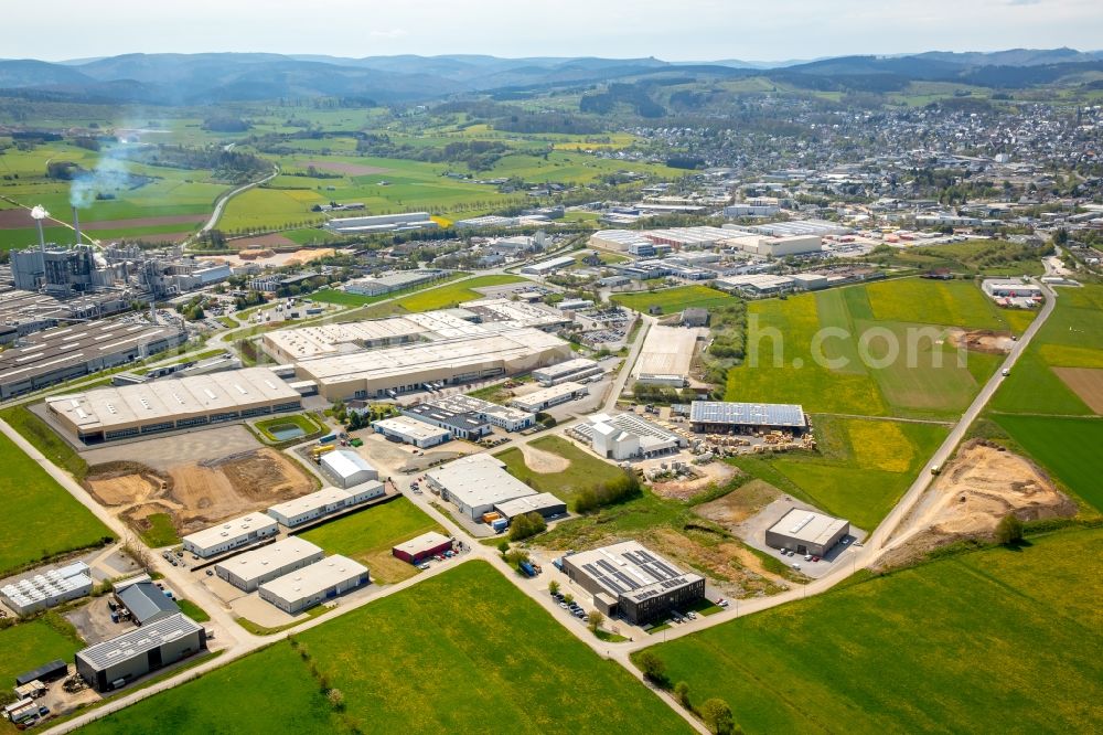 Aerial photograph Brilon - Industrial and commercial area with the factory premises of Oventrop GmbH & Co. KG along the Nehdener Weg in Brilon in the state of North Rhine-Westphalia, Germany