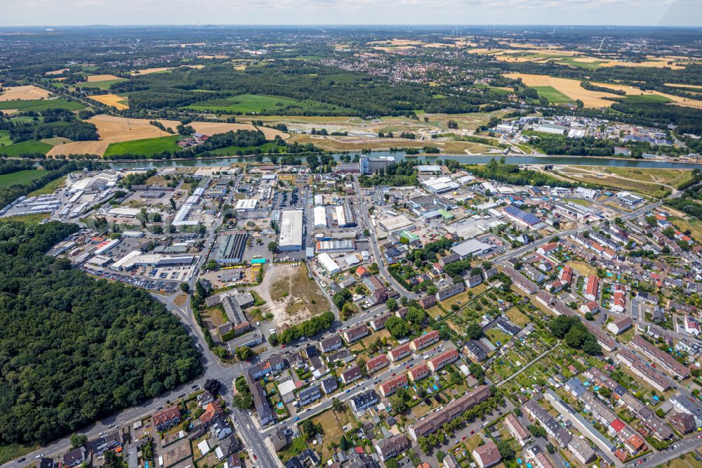 Aerial photograph Castrop-Rauxel - Industrial and commercial area on street Lippestrasse in the district Habinghorst in Castrop-Rauxel at Ruhrgebiet in the state North Rhine-Westphalia, Germany