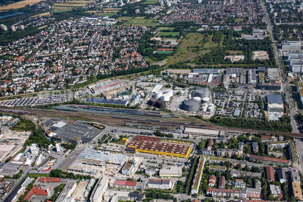 München from the bird's eye view: Industrial and commercial area on Detmoldstrasse in Munich in the state Bavaria, Germany