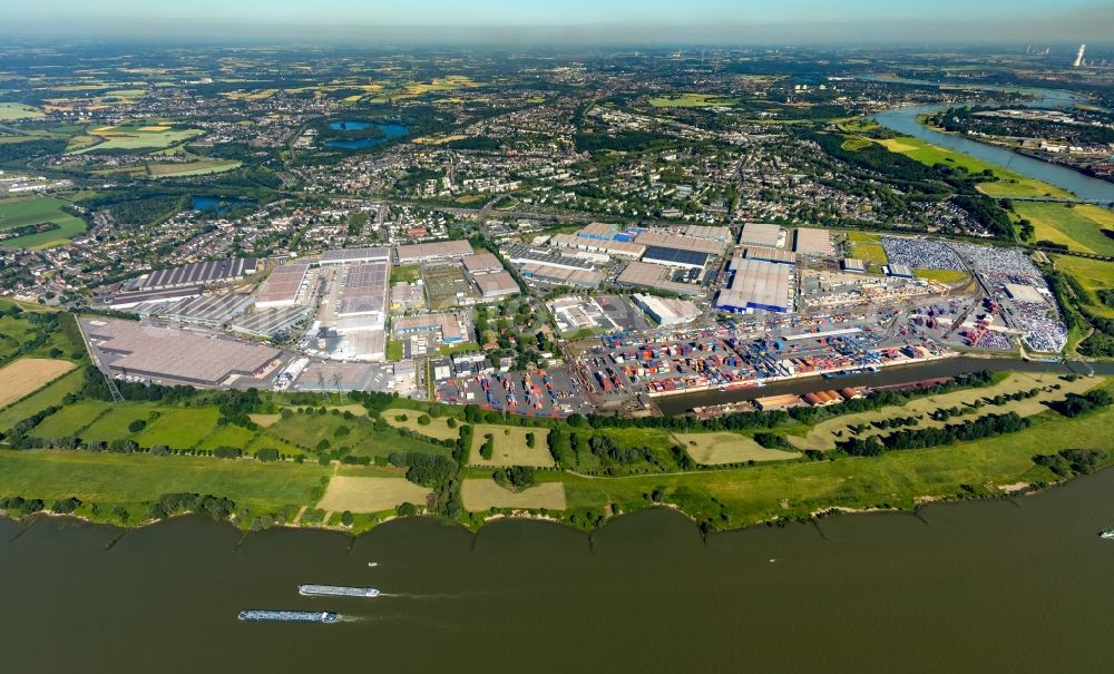 Aerial photograph Duisburg - Industrial and commercial area along the Bliersheimer Strasse - Bismarckstrasse in Duisburg in the state North Rhine-Westphalia, Germany