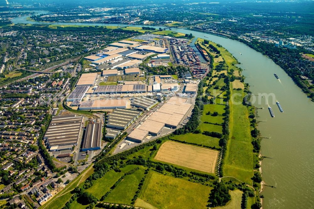 Aerial photograph Duisburg - Industrial and commercial area along the Bliersheimer Strasse - Bismarckstrasse in Duisburg in the state North Rhine-Westphalia, Germany