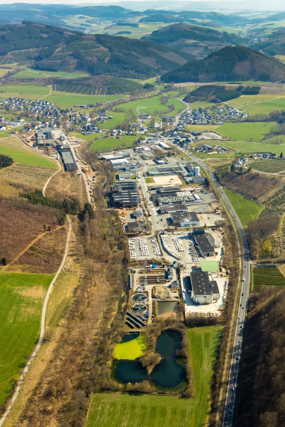 Eslohe (Sauerland) from the bird's eye view: Industrial and commercial area Im Wennetal in Eslohe (Sauerland) in the state North Rhine-Westphalia, Germany