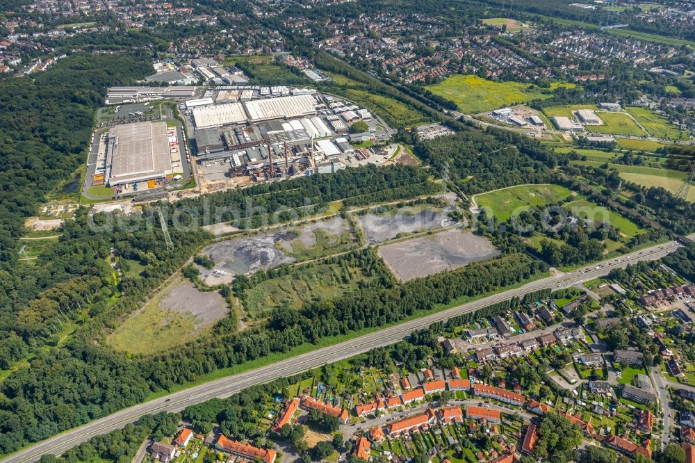 Essen from the bird's eye view: Industrial and commercial area between of Karnaper Str. and of Braukstrasse in Essen in the state North Rhine-Westphalia, Germany