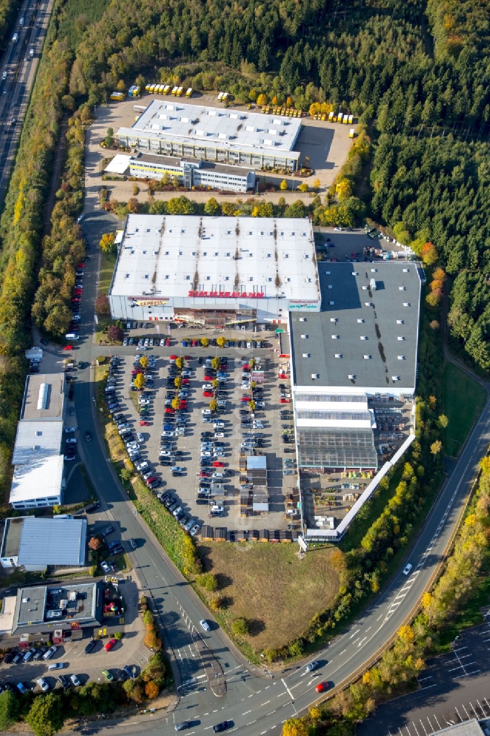 Aerial image Freudenberg - Industrial and commercial area at the A45 motorway Freudenberg in Freudenberg in the state North Rhine-Westphalia