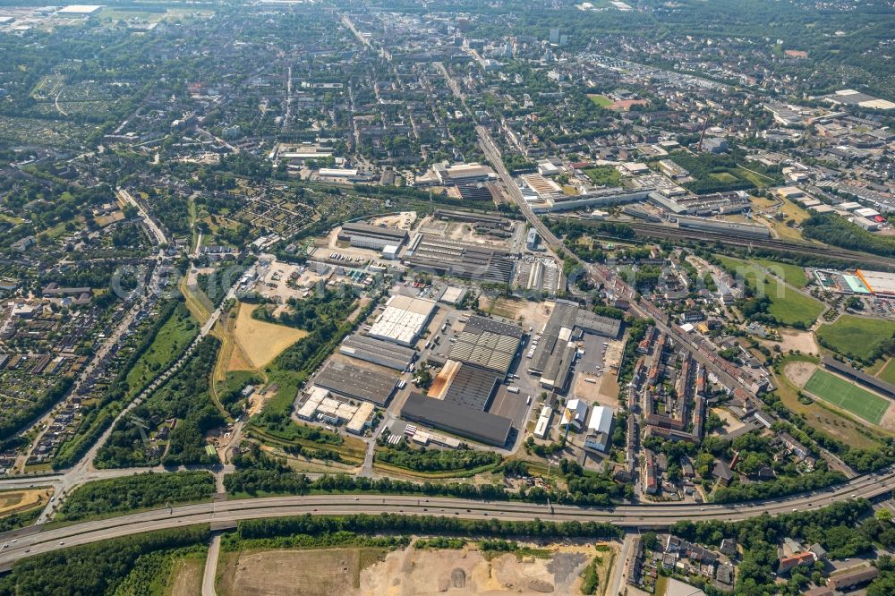 Gelsenkirchen from the bird's eye view: Industrial and commercial area along the Hochkampstrasse - Wiesmannstrasse in Gelsenkirchen in the state North Rhine-Westphalia, Germany