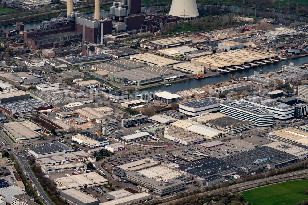 Heilbronn from the bird's eye view: Industrial and commercial area with Hafenanlagen des Neckar in Heilbronn in the state Baden-Wuerttemberg, Germany