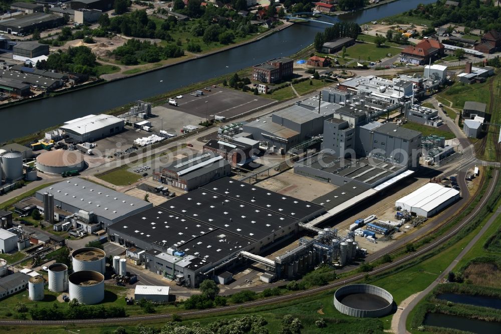 Genthin from above - Industrial and commercial area Industriepark Waschmittelwerk on the riverbanks of the Elbe-Havel-Canal in the North of Genthin in the state of Saxony-Anhalt. Several companies are located at the redeveloped historical industrial site