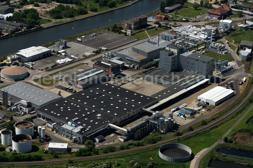 Genthin from the bird's eye view: Industrial and commercial area Industriepark Waschmittelwerk on the riverbanks of the Elbe-Havel-Canal in the North of Genthin in the state of Saxony-Anhalt. Several companies are located at the redeveloped historical industrial site