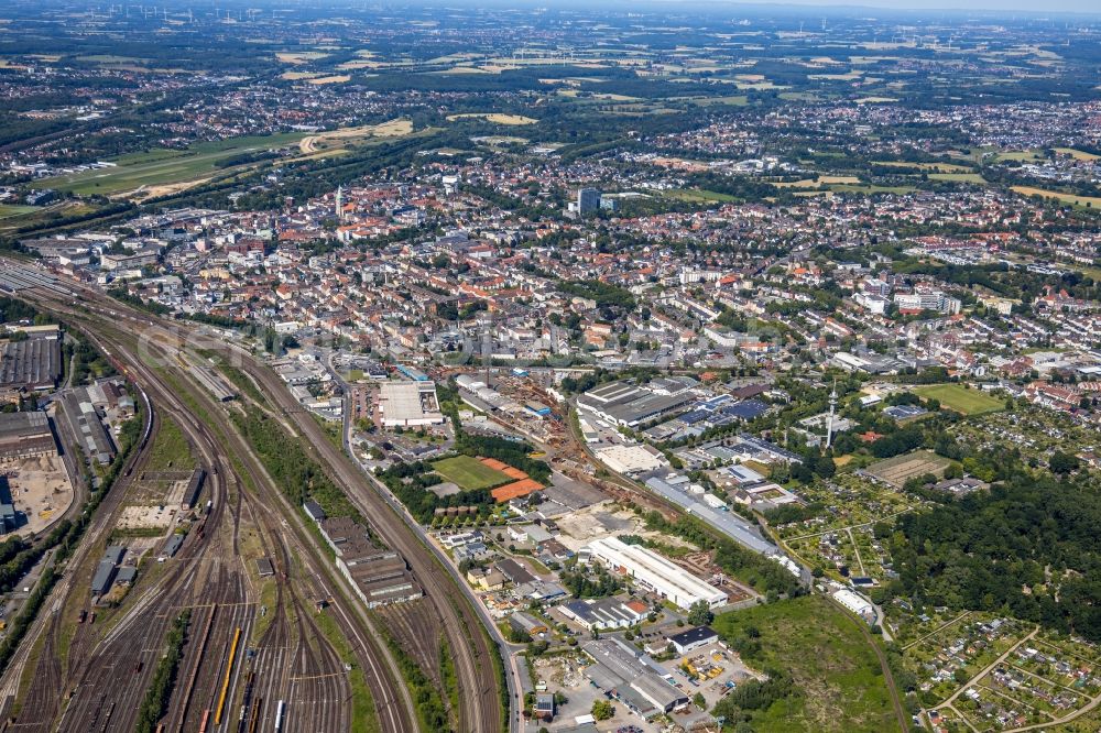 Hamm from the bird's eye view: Industrial and commercial area in the inner city Oestingstrasse - Gallberger Weg overlooking the work premises of the C&M Stahl GmbH in Hamm in the state North Rhine-Westphalia, Germany