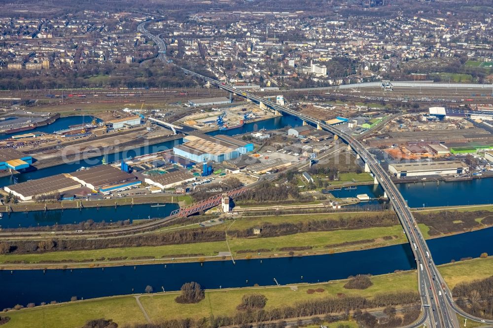 Duisburg from the bird's eye view: Industrial and commercial area on Kiffward at the lock Meiderich in the district Ruhrort in Duisburg at Ruhrgebiet in the state North Rhine-Westphalia, Germany