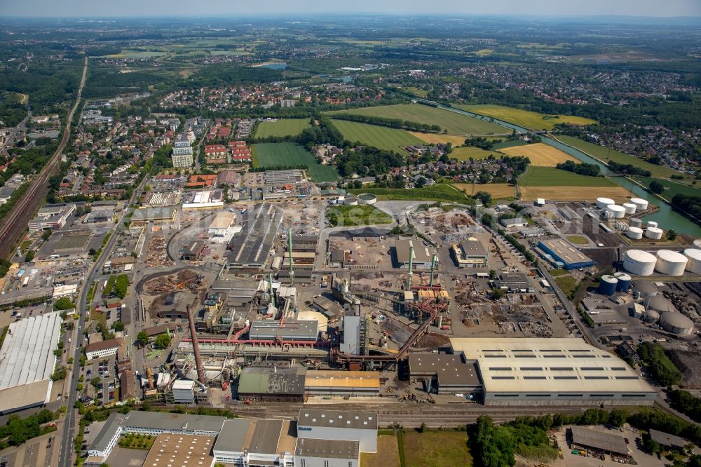 Lünen from the bird's eye view: Industrial and commercial area in Luenen in the state North Rhine-Westphalia