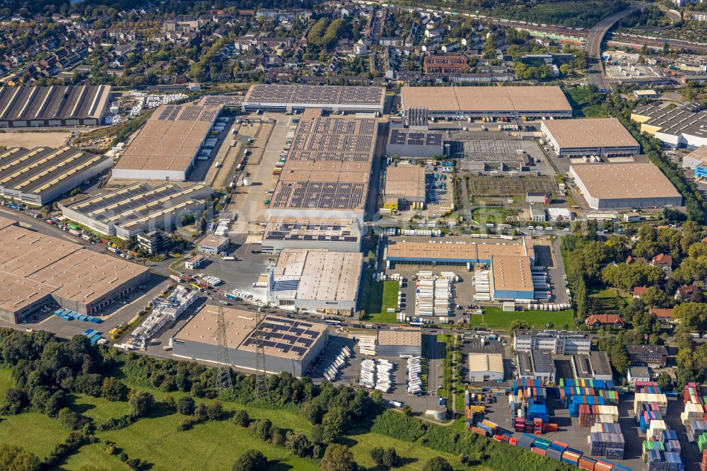 Duisburg from the bird's eye view: Industrial and commercial area along the Bliersheimer Strasse - Bismarckstrasse in Duisburg at Ruhrgebiet in the state North Rhine-Westphalia, Germany