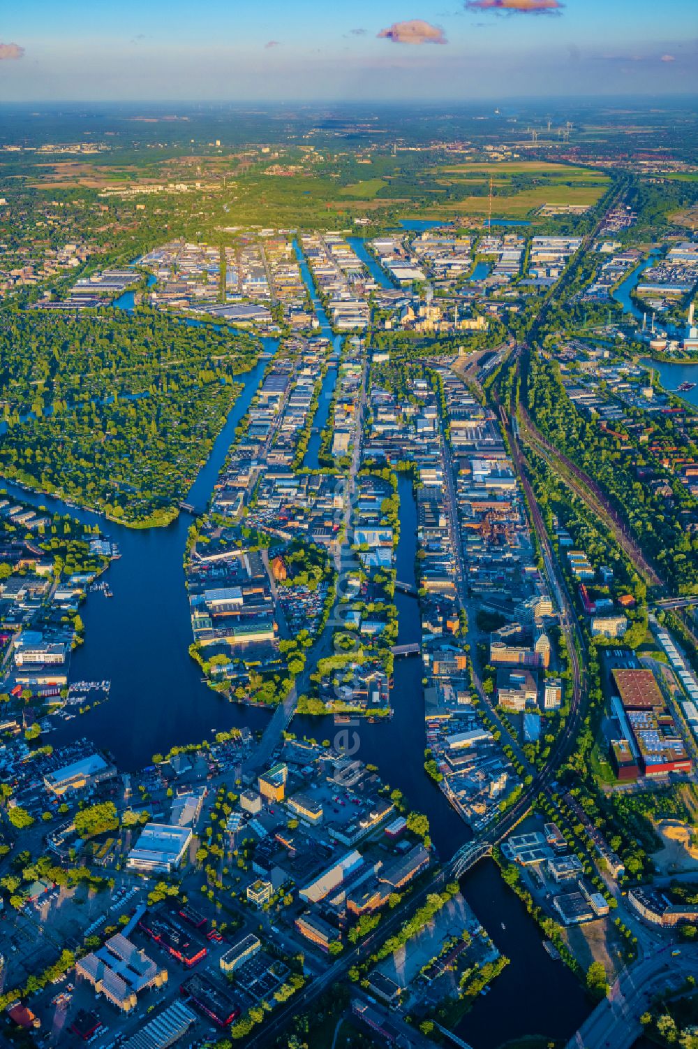 Hamburg from the bird's eye view: Industrial and commercial area on Muehlenhagen in the district Rothenburgsort in Hamburg, Germany