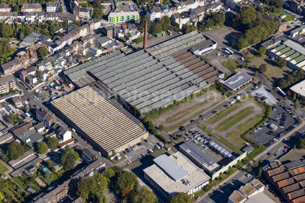 Mönchengladbach from the bird's eye view: Industrial and commercial area on Rudolfstrasse in Moenchengladbach in the state of North Rhine-Westphalia, Germany