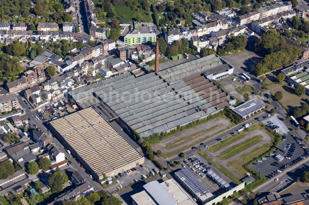 Mönchengladbach from the bird's eye view: Industrial and commercial area on Rudolfstrasse in Moenchengladbach in the state of North Rhine-Westphalia, Germany