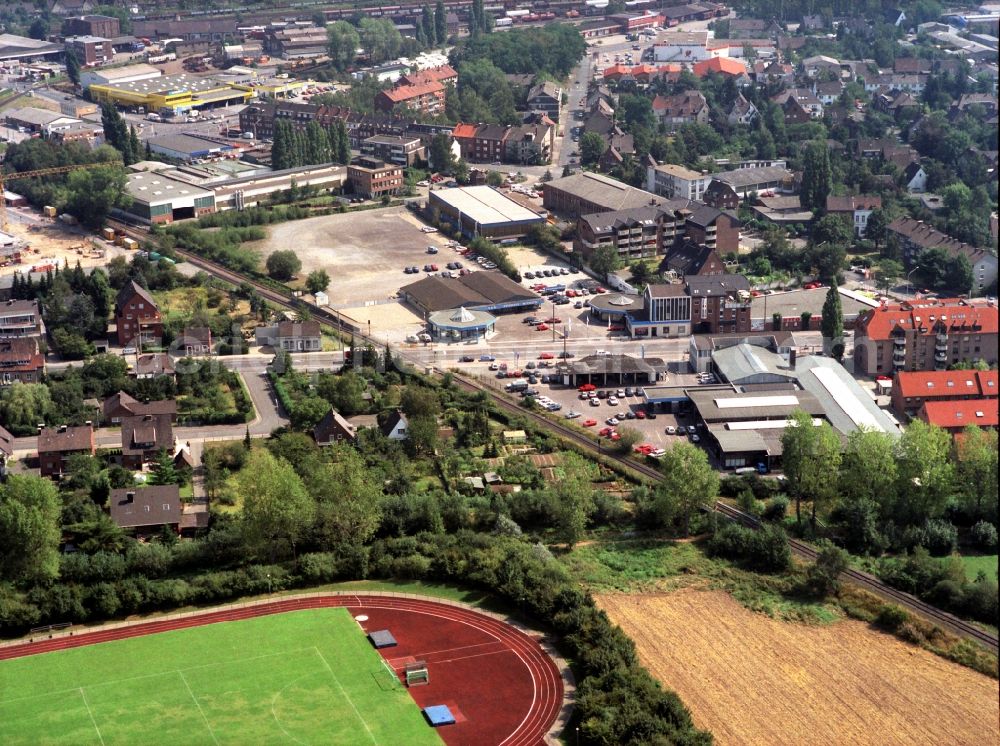 Aerial photograph Moers - Industrial and commercial area Rheinberger Strasse in Moers in the state North Rhine-Westphalia