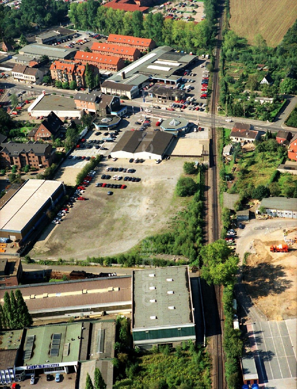 Moers from the bird's eye view: Industrial and commercial area Baerler Strasse - Klever Strasse in Moers in the state North Rhine-Westphalia