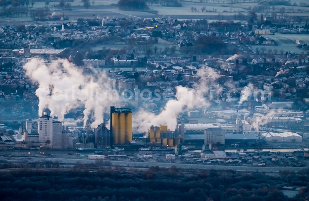 Hamm from the bird's eye view: Industrial and commercial area Oelmuehle Broekelmann on Datteln-Hamm-Kanal in the district Bockum-Hoevel in Hamm in the state North Rhine-Westphalia