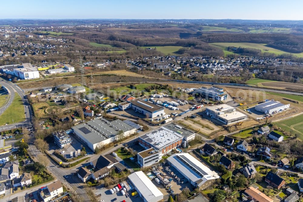 Aerial photograph Heiligenhaus - Industrial and commercial area on motorway BAB A44 Velbert in the district Hetterscheidt in Heiligenhaus in the state North Rhine-Westphalia, Germany