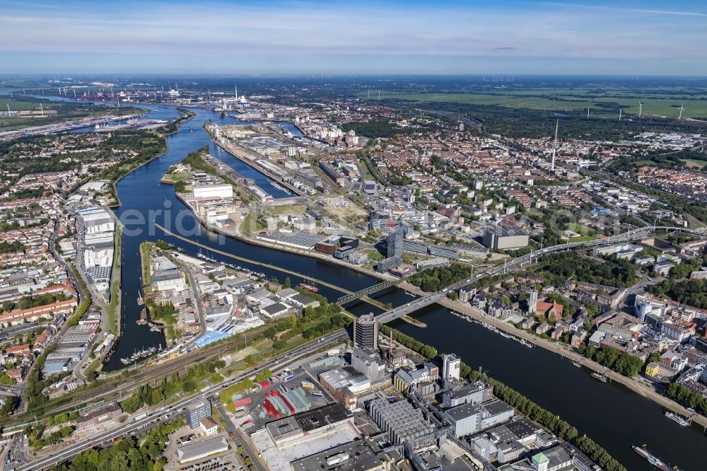 Aerial image Bremen - Industrial and commercial area on shore of Weser in the district Hohentorshafen in Bremen, Germany