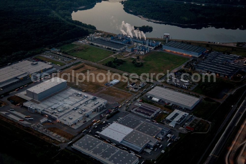 Wörth am Rhein from the bird's eye view: Industrial and commercial area Oberwald in the district Industriegebiet Woerth-Oberwald in Woerth am Rhein in the state Rhineland-Palatinate, Germany