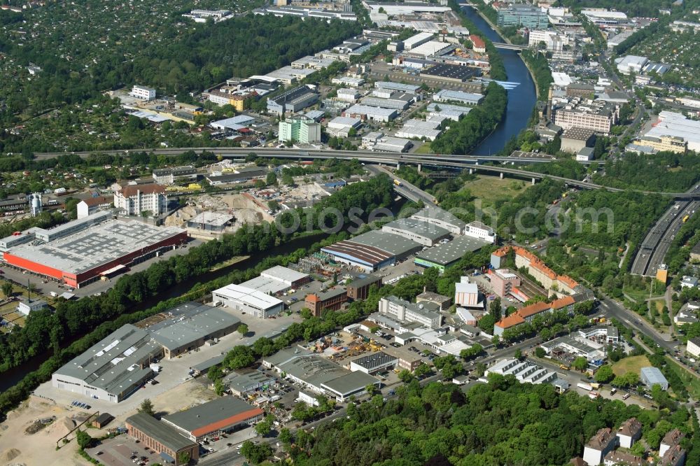 Aerial photograph Berlin - Industrial and commercial area entlang of Teltowkanal in the district Tempelhof-Schoeneberg in Berlin, Germany