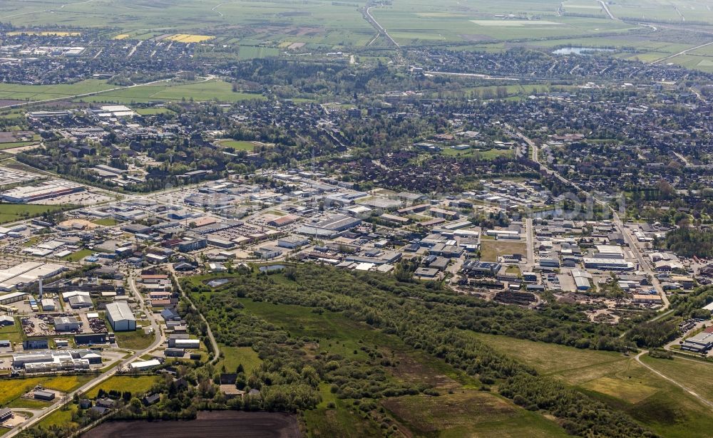 Husum from the bird's eye view: Industrial and commercial area east on both sides the Siemensstrasse in Husum in the state Schleswig-Holstein