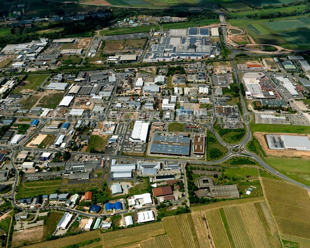 Aerial photograph Bad Kreuznach - Industrial and commerce area in the East of Bad Kreuznach in the state of Rhineland-Palatinate. Bad Kreuznach is a spa town and county capital and is located on the rivers Nahe and Ellerbach. An industrial area spreads out in the East of the town - along the federal highways B 41 and B428 - including factories, halls and hardware stores