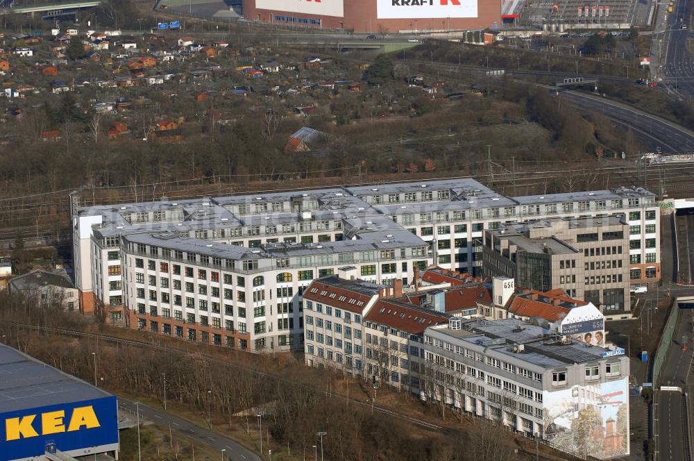 Aerial photograph Berlin - Blick auf den das Industrie- und Gewerbegebiet an der Reichartstrasse, Schöneberger Strasse / Stadtautobahn A100 am Bereich Sachsendamm.