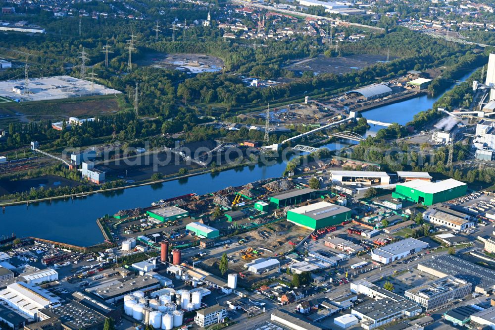 Aerial photograph Herne - Industrial and commercial area along the Rhein-Herne-Kanal on street Hafenstrasse in Herne at Ruhrgebiet in the state North Rhine-Westphalia, Germany