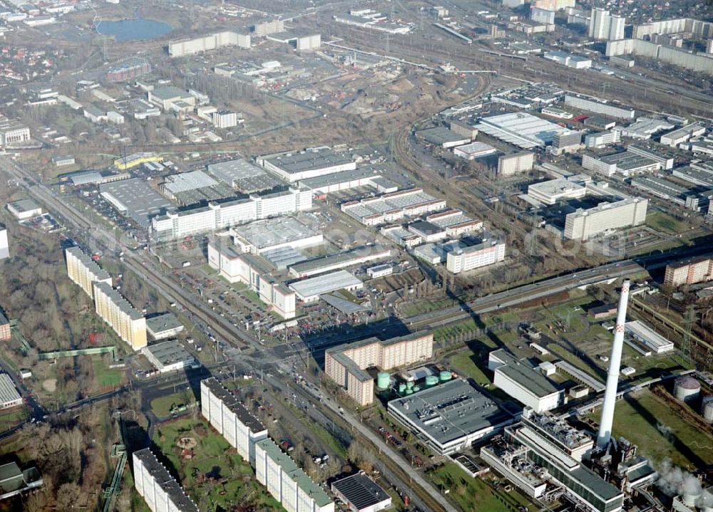 Berlin - Lichtenberg from the bird's eye view: Industrie - und Gewerbegebiet an der Rhinstraße in Berlin - Lichtenberg.