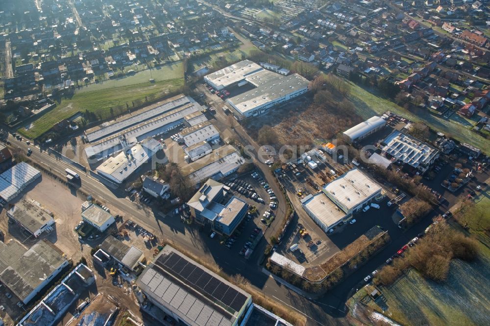 Hamm from the bird's eye view: Industrial and commercial area along Roemerstrasse in the Bockum-Hoevel part of Hamm in the state of North Rhine-Westphalia. The construction company Bernhard Heckmann GmbH & Co KG is located here