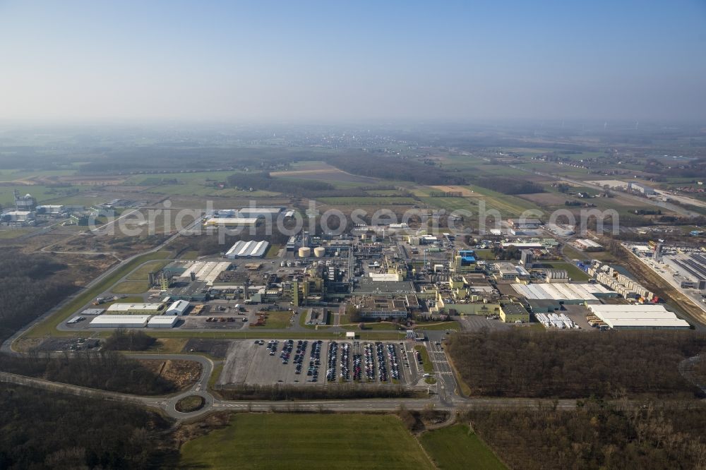 Hamm OT Uentrop from the bird's eye view: Industrial and commercial area Uentrop with the company Westfleisch, the Coldstore Hamm GmbH and the canal Datteln-Hamm-Kanal in the state North Rhine-Westphalia. www2.dupont.com