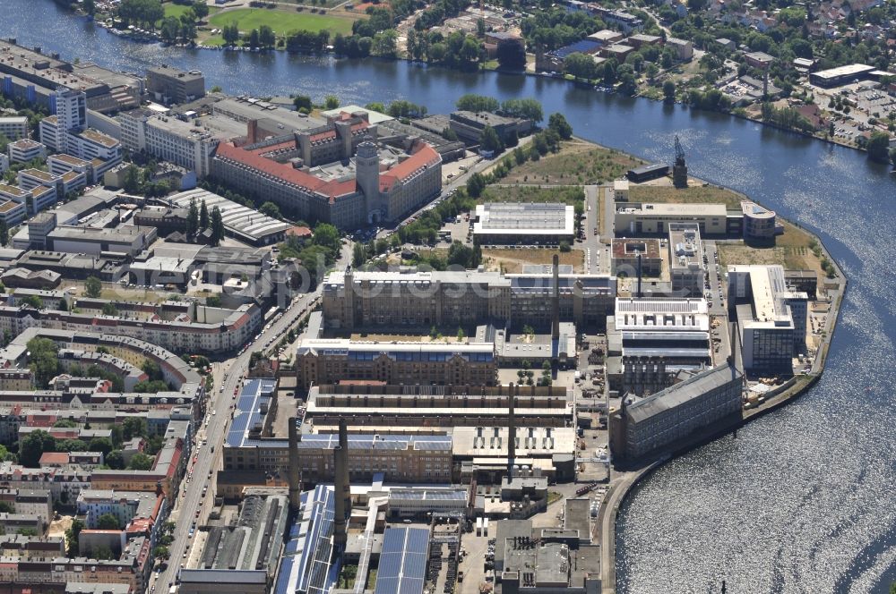 Berlin from the bird's eye view: Industrial and commercial areas on the banks of the Spree flux flow along the Wilhelminenhofstrasse, Schnellerstrasse in Schoeneweide district in Berlin