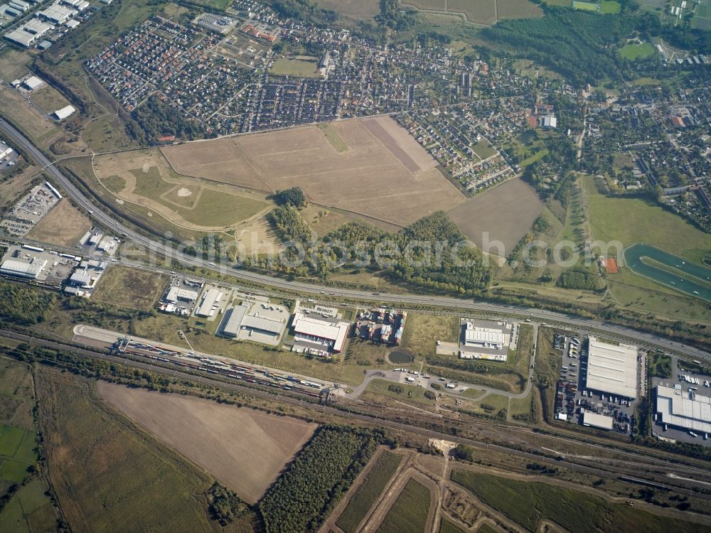 Aerial image Großbeeren - Industrial estate and company settlement along the B101 road in the West of Grossbeeren in the state of Brandenburg. The area with its different companies and business areas is surrounded by the residential areas of Grossbeeren and by fields and meadows