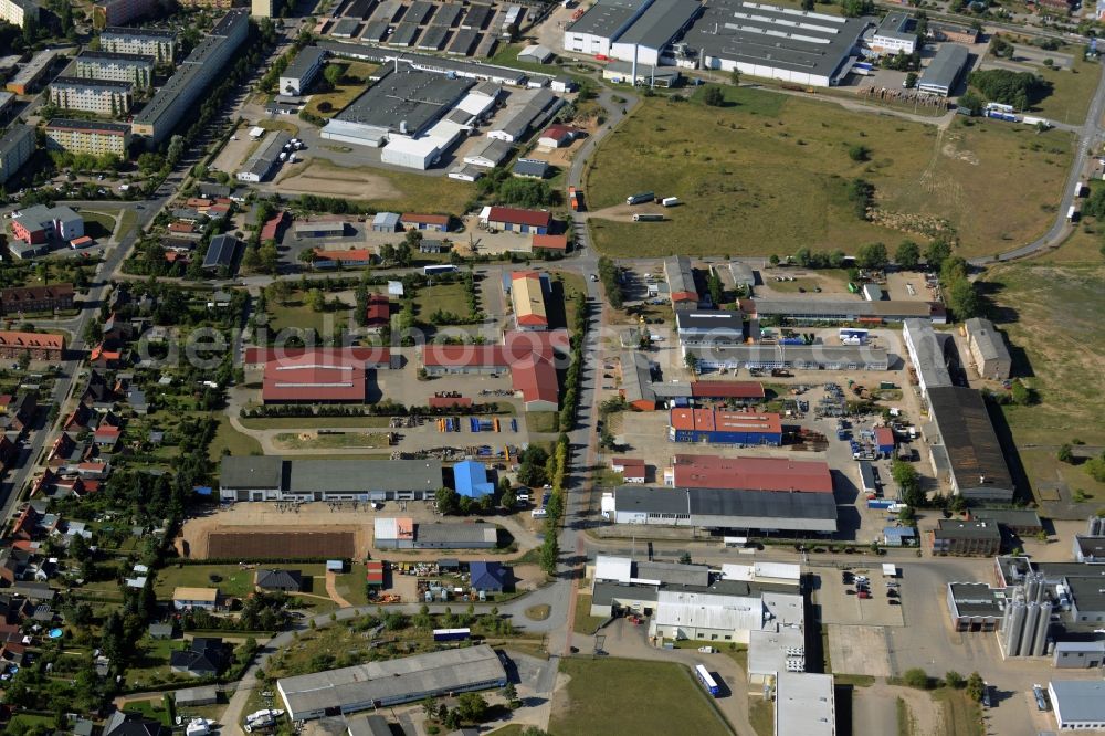 Aerial photograph Waren (Müritz) - Industrial estate and company settlement in the West of Waren (Mueritz) in the state Mecklenburg - Western Pomerania. The area with its company settlements and compounds as well as facilities of the town works of Waren is located along Ernst-Alban-Strasse in the West of the town