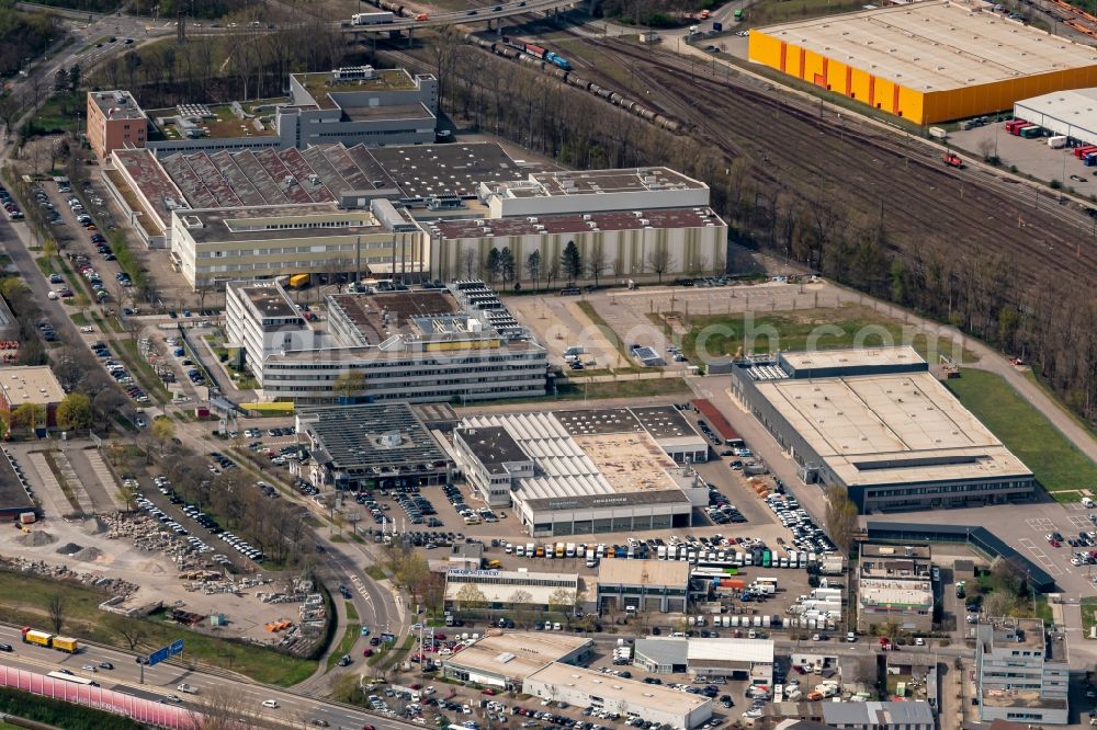 Karlsruhe from the bird's eye view: Industrial and commercial area westlich of BAB A5 in Karlsruhe in the state Baden-Wuerttemberg, Germany