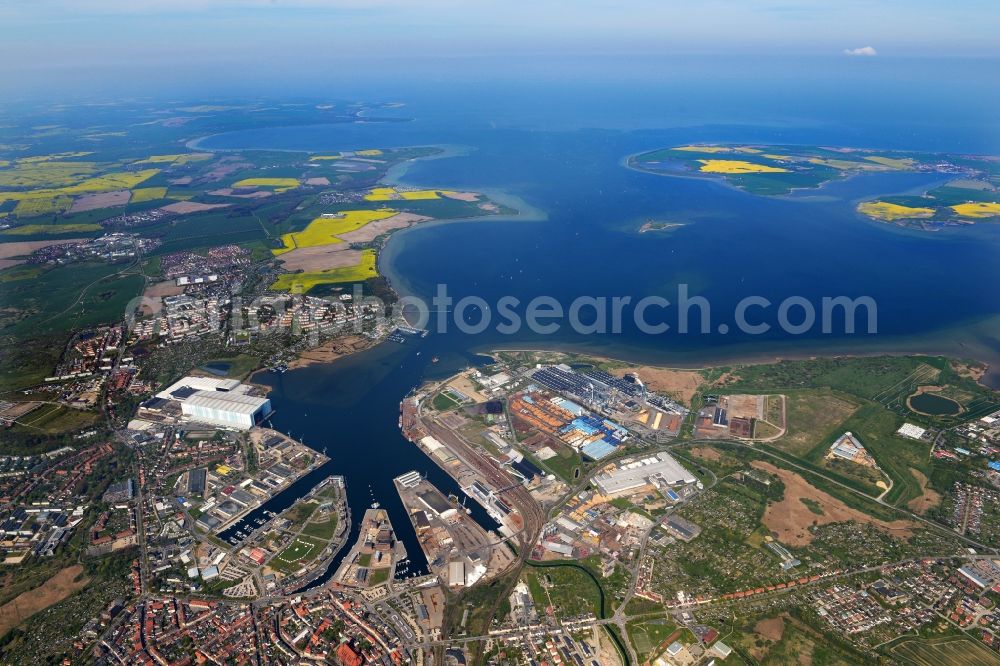 Aerial photograph Wismar - Industrial and commercial area of the company Egger Holzwerkstoffe Wismar GmbH & Co. KG in Wismar in the state Mecklenburg - Western Pomerania