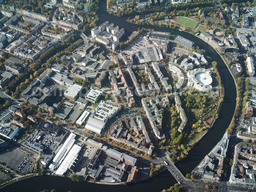 Aerial photograph Berlin - Industrial and commercial areas along the Spree bow on the river bank with the building of the Fraunhofer Institute in the Charlottenburg district in Berlin