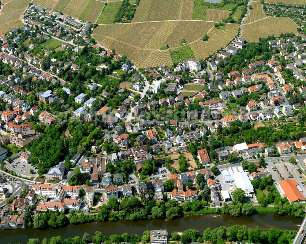 Aerial photograph Bad Kreuznach - Agriculture, industry and residential areas in the North of Bad Kreuznach in the state of Rhineland-Palatinate. Bad Kreuznach is a spa town and county capital and is located on the rivers Nahe and Ellerbach. Apart from historic buildings and parts of the town, there are also several residential areas with multi-family homes and estates. The North of the town is characterised by industry and agricultural land