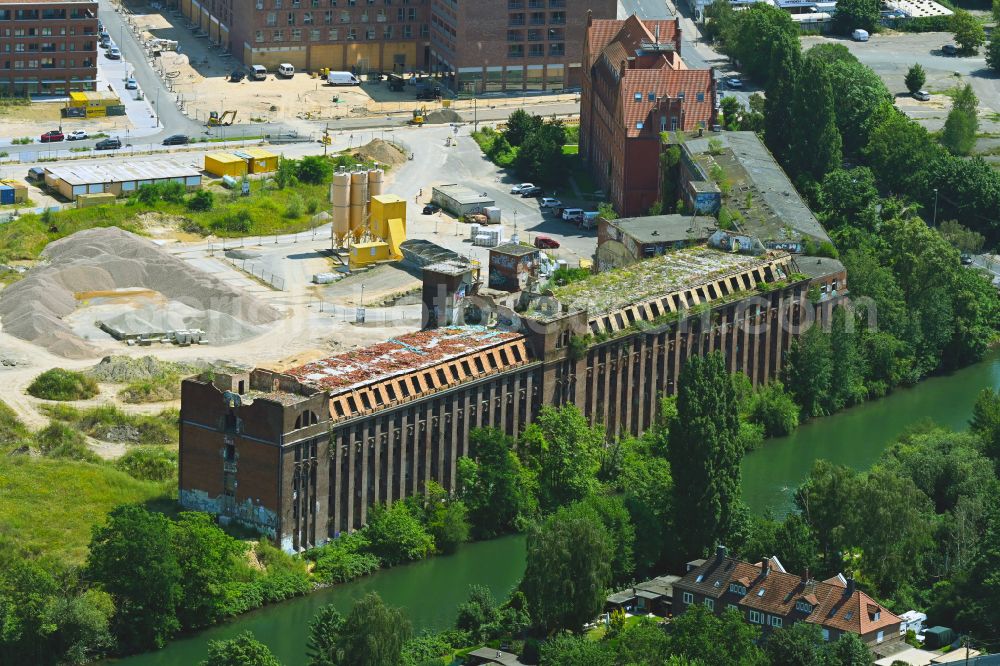 Aerial photograph Hannover - Industrial ruin Conti on Kanalstrasse in the district of Linden-Limmer in Hanover in the state of Lower Saxony, Germany