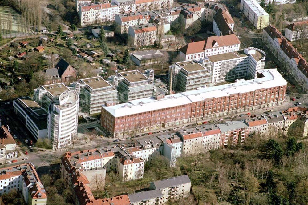 Aerial photograph Berlin - Reinickendorf - Industrie- und Wohngebiet an der Aroser Allee am Schäfersee in Berlin - Reinickendorf